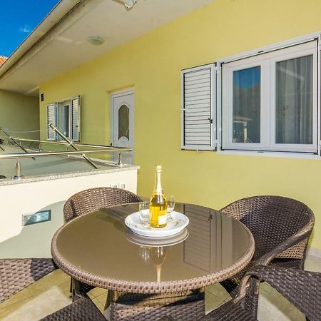 Apartman Mladenka Sukošan Kültér fotó