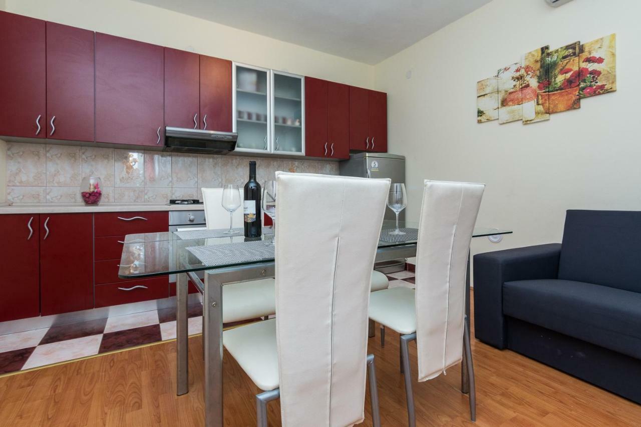 Apartman Mladenka Sukošan Kültér fotó