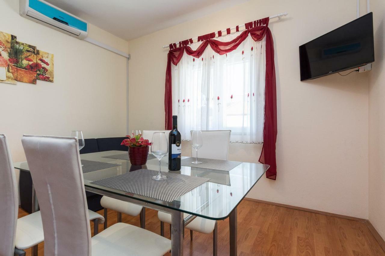 Apartman Mladenka Sukošan Kültér fotó