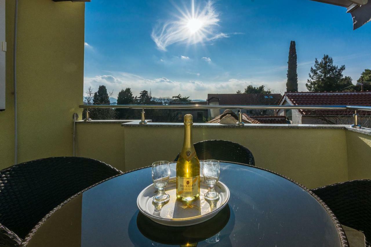 Apartman Mladenka Sukošan Kültér fotó