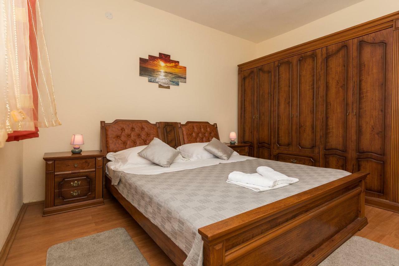 Apartman Mladenka Sukošan Kültér fotó