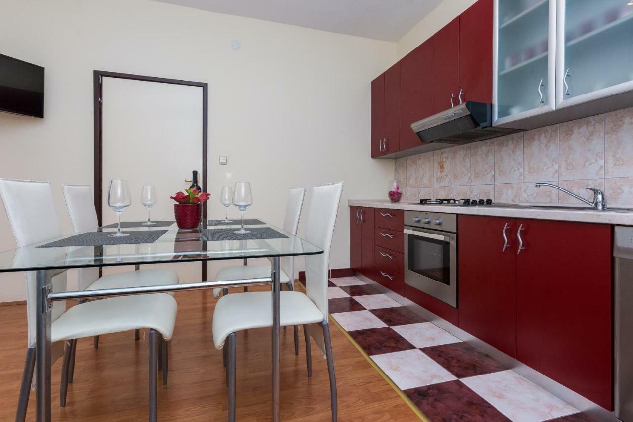 Apartman Mladenka Sukošan Kültér fotó