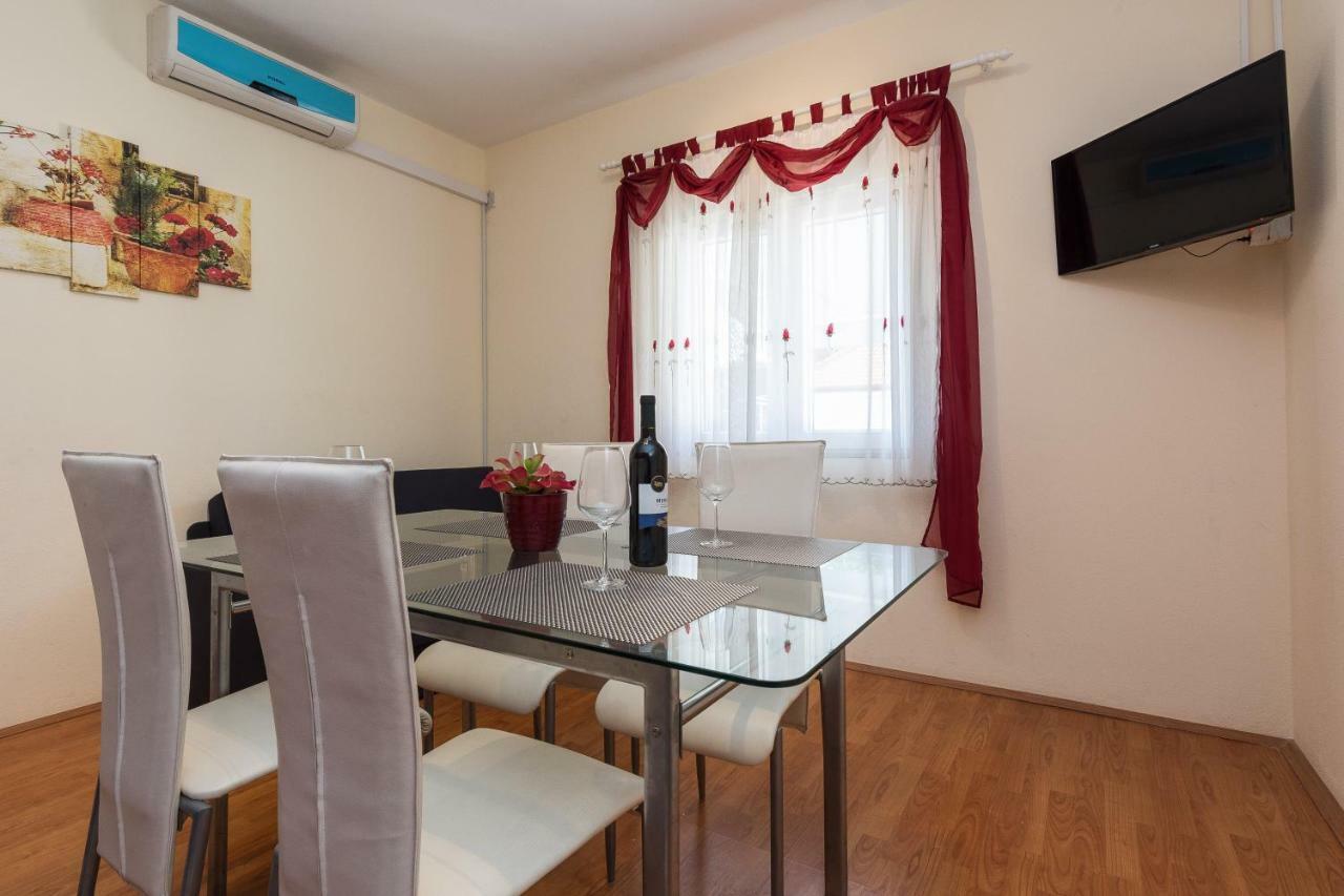 Apartman Mladenka Sukošan Kültér fotó
