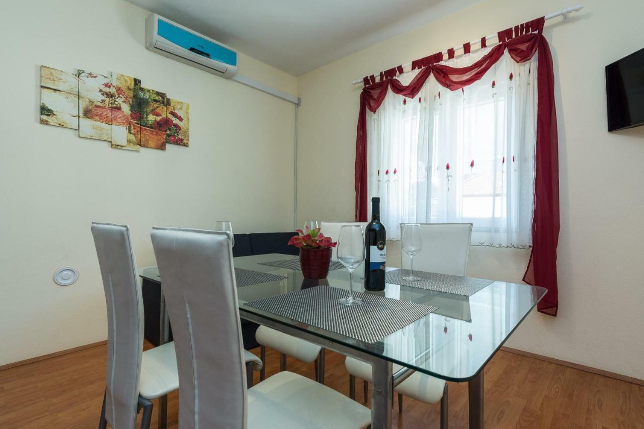 Apartman Mladenka Sukošan Kültér fotó